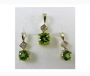 Charming Pendant & Earrings Set - Peridot & Diamonds